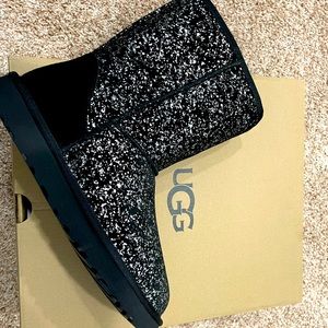 🚨NEVER WORN🚨
Women’s Size - 9